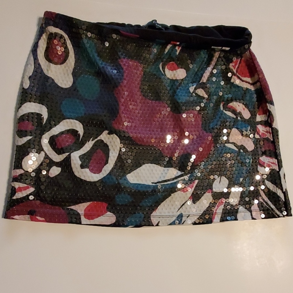 Express sequenced skirt size Small